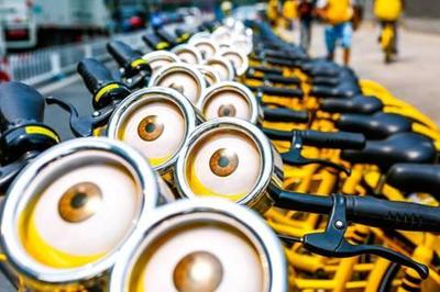 “最黄CP”引爆街头 ofo小黄车与萌宠小黄人的跨界狂欢