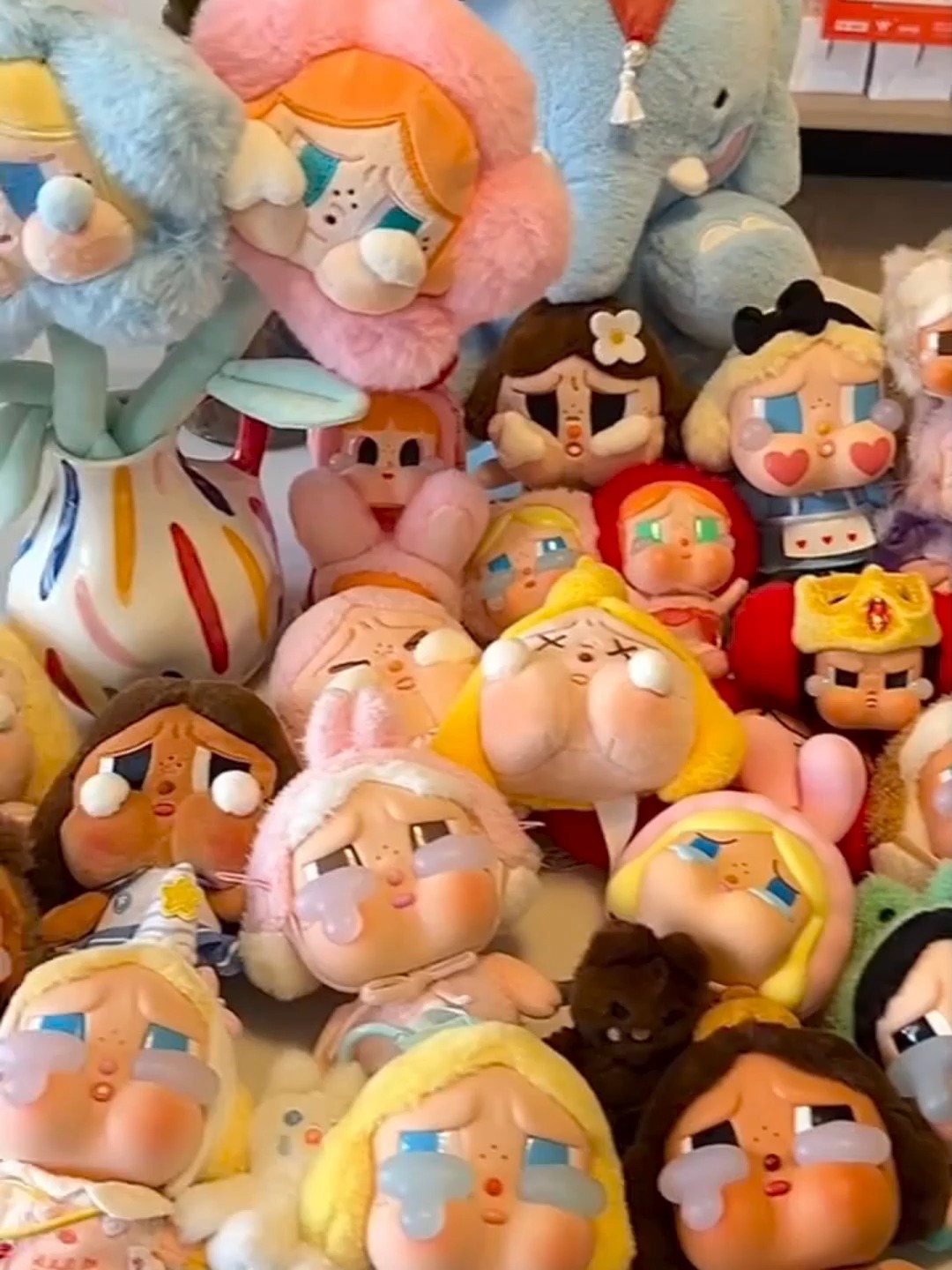 毛绒哭娃玩具！Crybaby眼泪工厂搪胶脸公仔——萌圈科技的治愈力作
